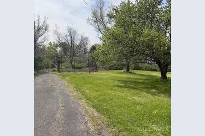 8305 Miami Road, Sycamore Township, OH 45243 - Photo 3