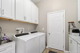 1584 Hawk Ridge Dr, Hamilton Township, OH 45039 - Photo 37