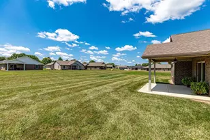 136 Pebble Crk Dr, Eaton, OH 45320 - Photo 3