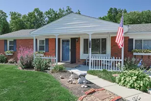 451 Blossom Ln, Union Township, OH 45244 - Photo 5