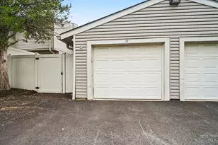17 Woodview Ct, Springdale, OH 45246 - Photo 3