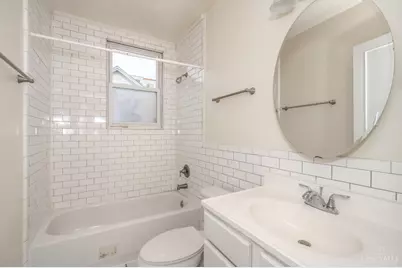 221 E Rochelle Street, Cincinnati, OH 45219 - Photo 13