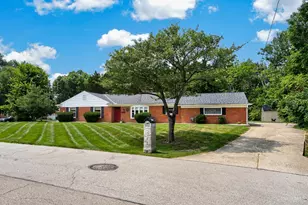 1028 Newcastle Dr, Springfield Township, OH 45231 - Photo 3
