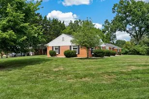 1028 Newcastle Dr, Springfield Township, OH 45231 - Photo 5