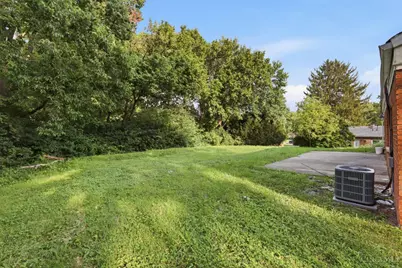 9230 Meadowglen Drive, Springfield Township, OH 45231 - Photo 5