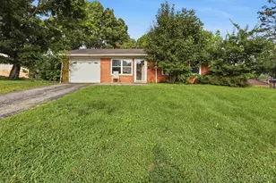 9230 Meadowglen Dr, Springfield Township, OH 45231 - Photo 1