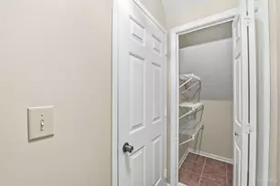 6288 Eagles Lake Dr, Green Township, OH 45248 - Photo 15