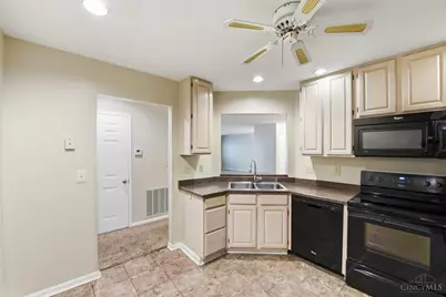 6288 Eagles Lake Dr, Cincinnati, OH 45248 - Photo 13