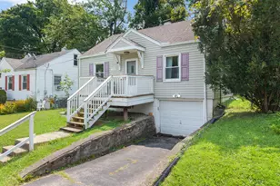 1742 Ashbrook Dr, Cincinnati, OH 45238 - Photo 3