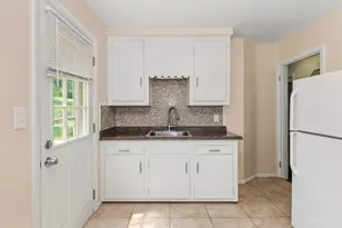 1742 Ashbrook Dr, Cincinnati, OH 45238 - Photo 9