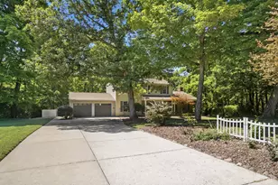 2043 Greenpine Dr, Springfield Township, OH 45231 - Photo 3