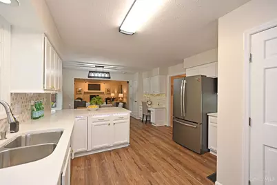 10174 Amberwood Court, West Chester, OH 45241 - Photo 9