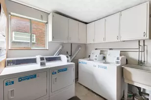 3331 Parkcrest Ln, Cincinnati, OH 45211 - Photo 11