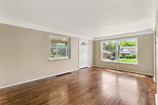 1526 Clovernoll Dr, Cincinnati, OH 45231 - Photo 5