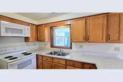 10070 St Rt 132, Pleasant Plain, OH 45162 - Photo 11