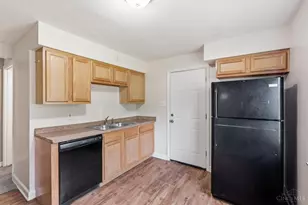 1694 Ashbrook Dr, Cincinnati, OH 45238 - Photo 5
