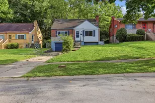1694 Ashbrook Dr, Cincinnati, OH 45238 - Photo 1
