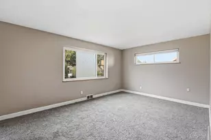 1694 Ashbrook Dr, Cincinnati, OH 45238 - Photo 3