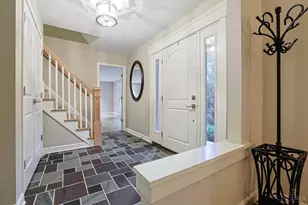 8732 Hollyhock Dr, Springfield Township, OH 45231 - Photo 5