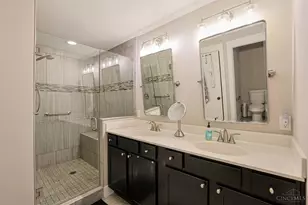 211 Hilltop Ln, Wyoming, OH 45215 - Photo 25