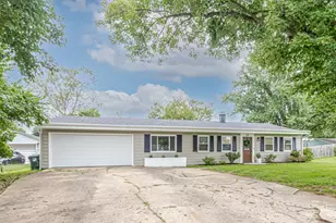 701 Easter Dr, Carlisle, OH 45005 - Photo 1