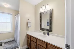 1835 Chardonnay Dr, Hamilton Township, OH 45152 - Photo 47