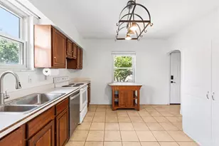 2402 Langdon Farm Rd, Cincinnati, OH 45237 - Photo 25