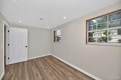 7954 Seward Avenue, Cincinnati, OH 45231 - Photo 37
