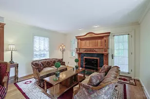 402 W Cliff Ln, Cincinnati, OH 45220 - Photo 9