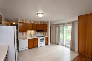 11731 Van Camp Ln, Springdale, OH 45246 - Photo 9