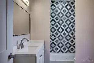 871 Hutchins Ave, Cincinnati, OH 45229 - Photo 13