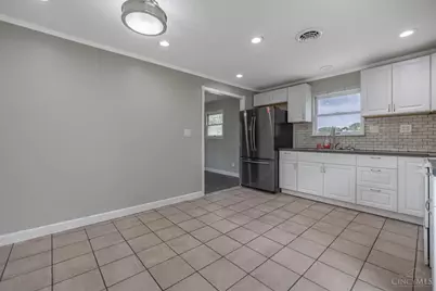 3382 Valley Wood Dr, Kettering, OH 45429 - Photo 9