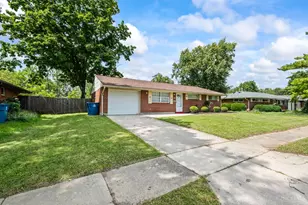 6687 Hubbard Dr, Huber Heights, OH 45424 - Photo 3