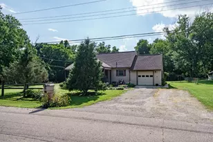 10581 Chipstone Dr, Crosby Township, OH 45030 - Photo 3