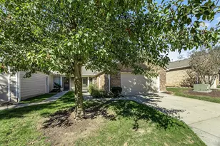 35 Evergreen Cir, Wyoming, OH 45215 - Photo 3