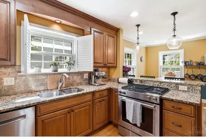 7050 Mt Vernon Avenue, Mariemont, OH 45227 - Photo 15
