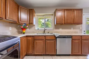 445 E 4th St, Franklin, OH 45005 - Photo 11