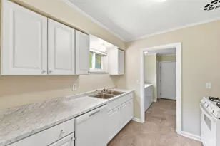 6908 Rob Vern Dr, Cincinnati, OH 45239 - Photo 15