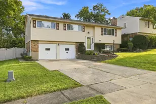 1882 Fallbrook Ln, Springfield Township, OH 45240 - Photo 3