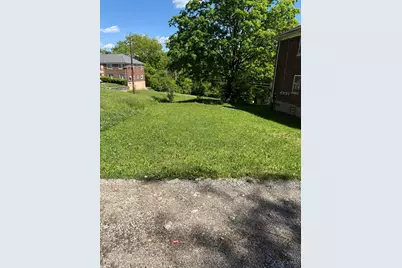 3127 Bracken Woods Lane, Cincinnati, OH 45211 - Photo 3