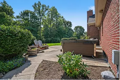 9828 Laurel Glen Drive, Hamilton Township, OH 45140 - Photo 23