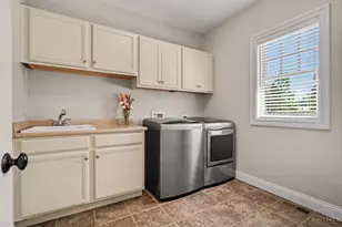 9828 Laurel Glen Dr, Hamilton Township, OH 45140 - Photo 9