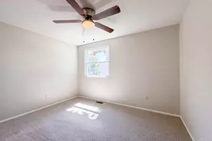 2891 Grosvenor Dr, Cincinnati, OH 45251 - Photo 13