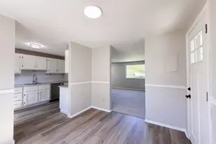2891 Grosvenor Dr, Cincinnati, OH 45251 - Photo 9