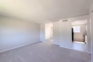 2891 Grosvenor Dr, Cincinnati, OH 45251 - Photo 3