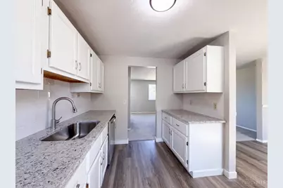 2891 Grosvenor Drive, Cincinnati, OH 45251 - Photo 11