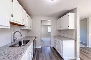 2891 Grosvenor Dr, Cincinnati, OH 45251 - Photo 11