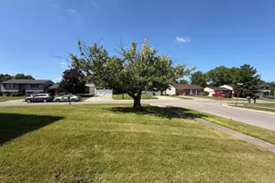 2891 Grosvenor Dr, Cincinnati, OH 45251 - Photo 27