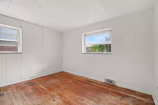 6100 W Fordham Pl, Silverton, OH 45213 - Photo 7
