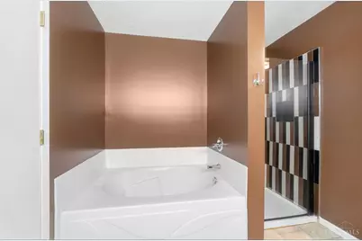 8427 Gettysburg Lane, Hamilton Township, OH 45039 - Photo 29